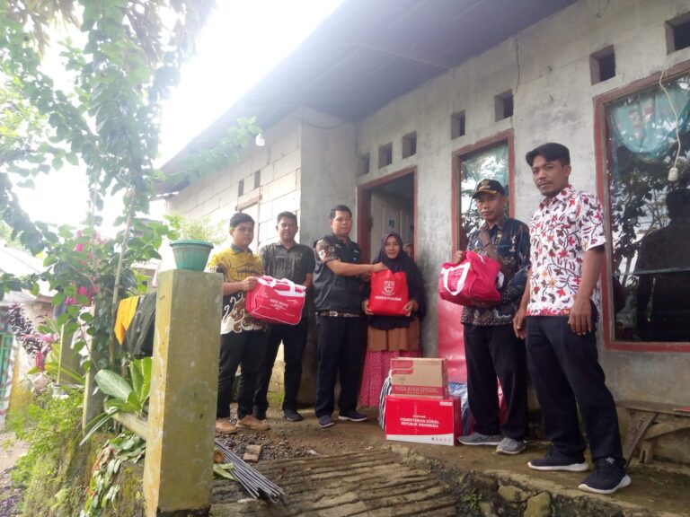 Perlindungan Jaminan Sosial atas Korban Bencana Alam/Sosial Kabupaten/Kota. Kegiatan Penyerahan Bantuan Sosial Korban Bencana Tanah Longsor Desa Sanguwatang Kecamatan Karangjambu